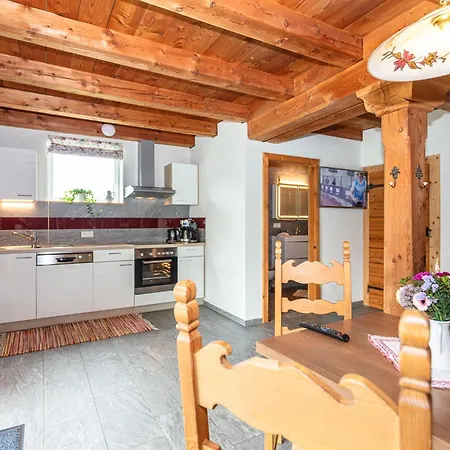 Langrieshof Apartament *